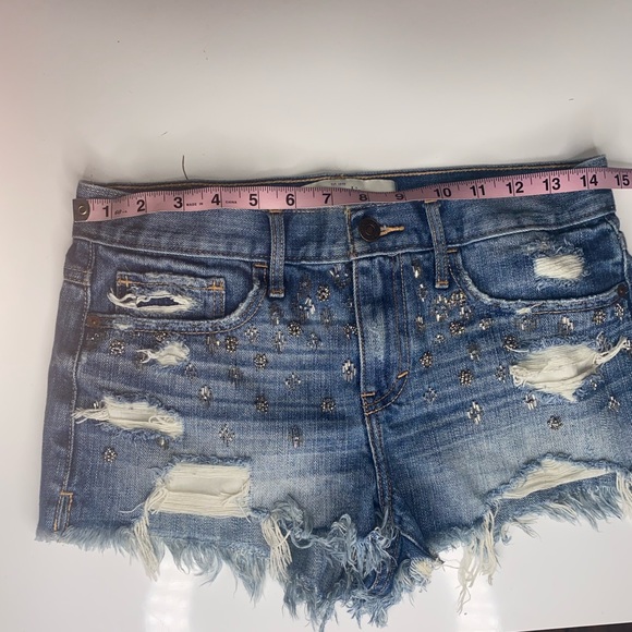 Abercrombie Fitch Size 2  Beaded Front Distressed Denim Cheeky Jean Shorts - Picture 11 of 11